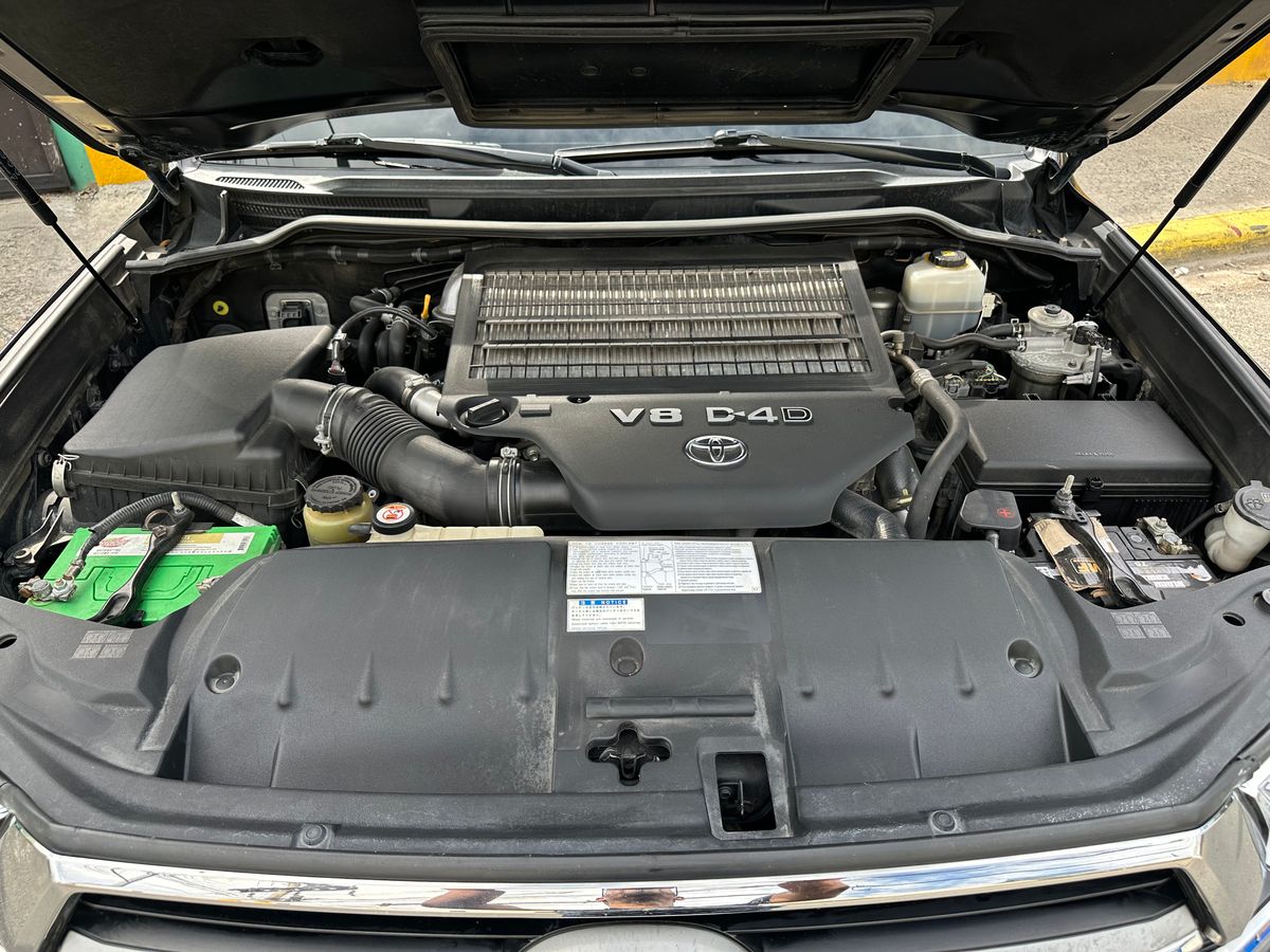 Toyota Land Cruiser 200 VX-R 2020 - foto 12 de 12