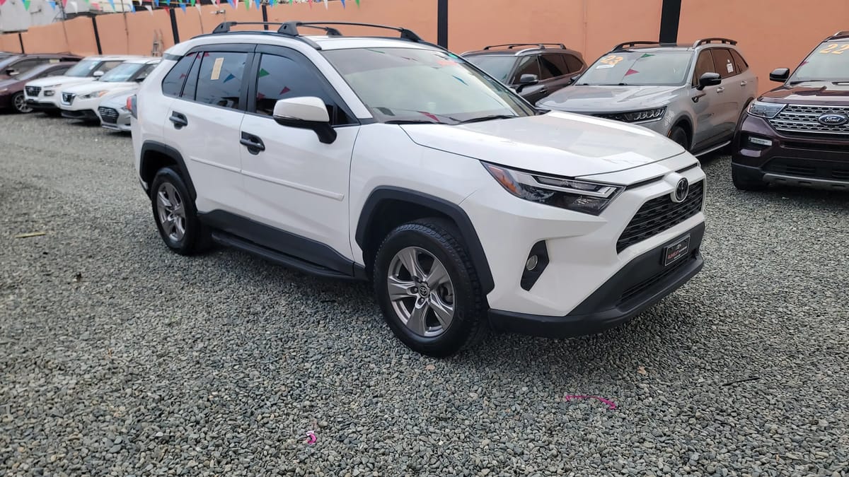 Toyota RAV4 XLE 2023 en venta - vista principal