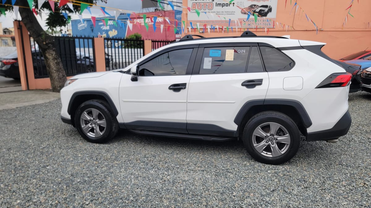 Toyota RAV4 XLE 2023 - foto 3 de 3