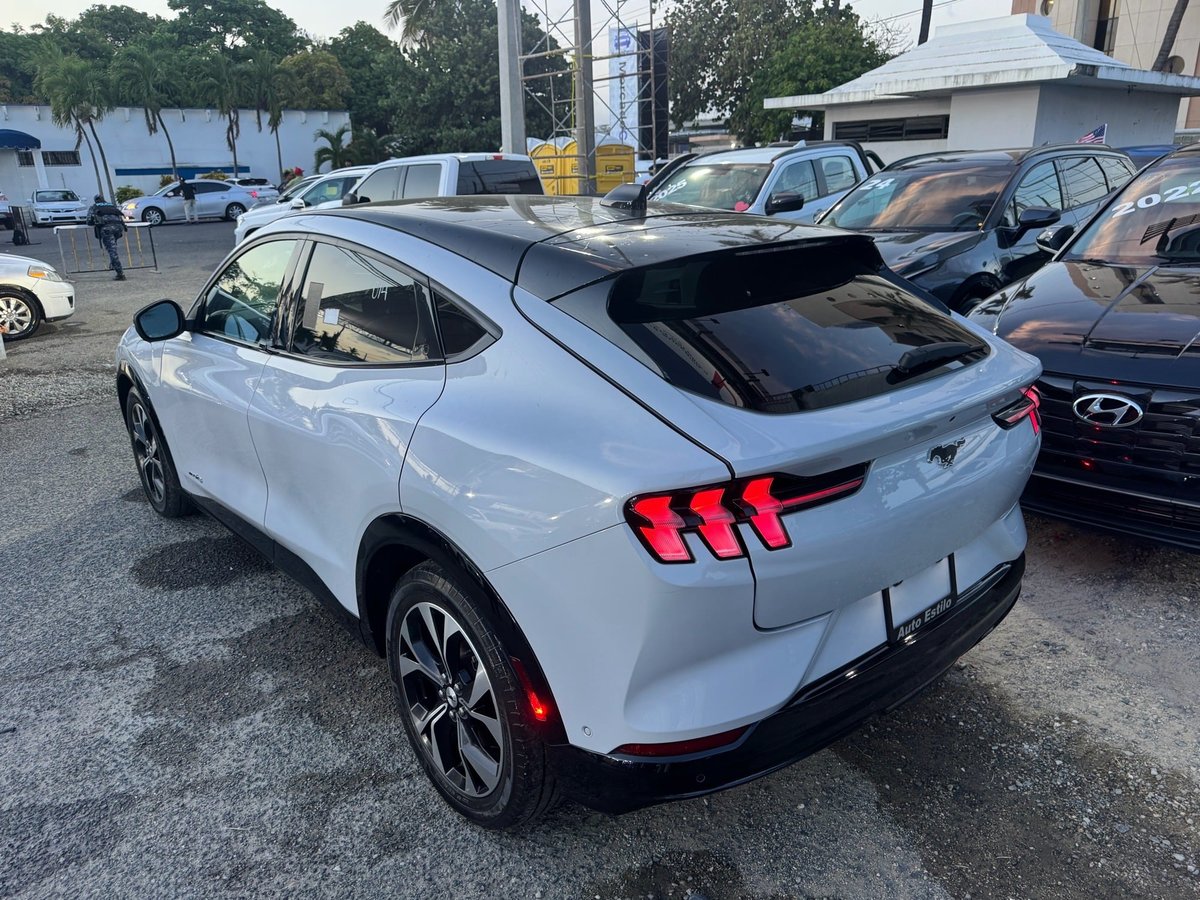 Ford Mustang Mach-E Premium RWD 2022 - foto 2 de 8