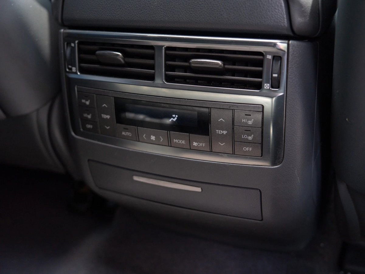 Lexus LX 570 2009 - foto 2 de 15