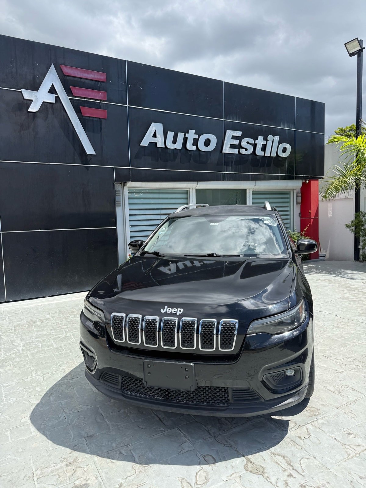 Jeep Cherokee Latitude Plus 2019 en venta - vista principal