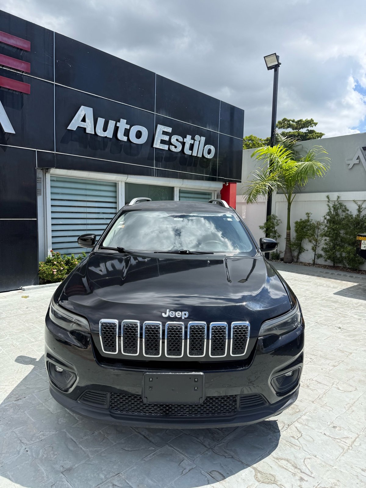 Jeep Cherokee Latitude Plus 2019 - foto 2 de 9