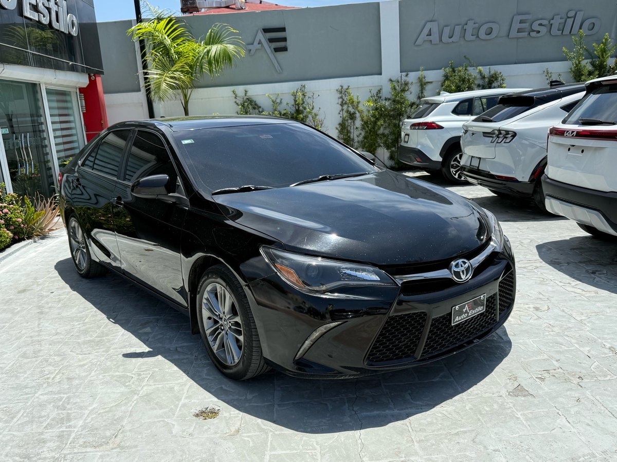 Toyota Camry LE 2015 - foto 2 de 8