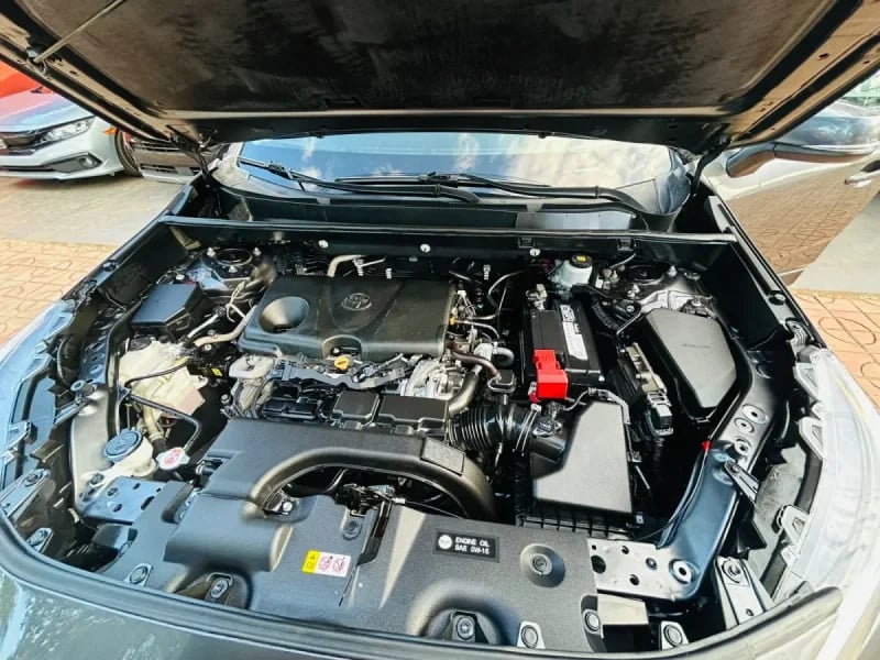 Toyota RAV4 LE 2021 - foto 2 de 12