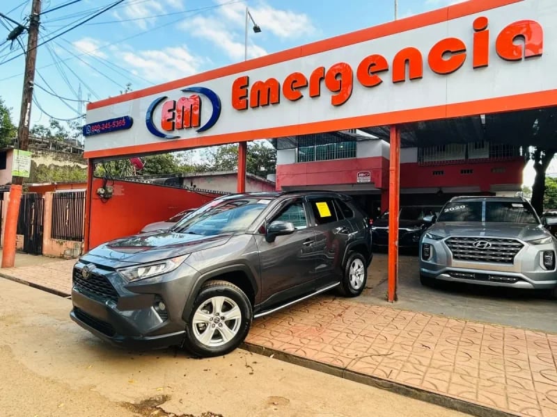 Toyota RAV4 XLE 2021 - foto 2 de 12