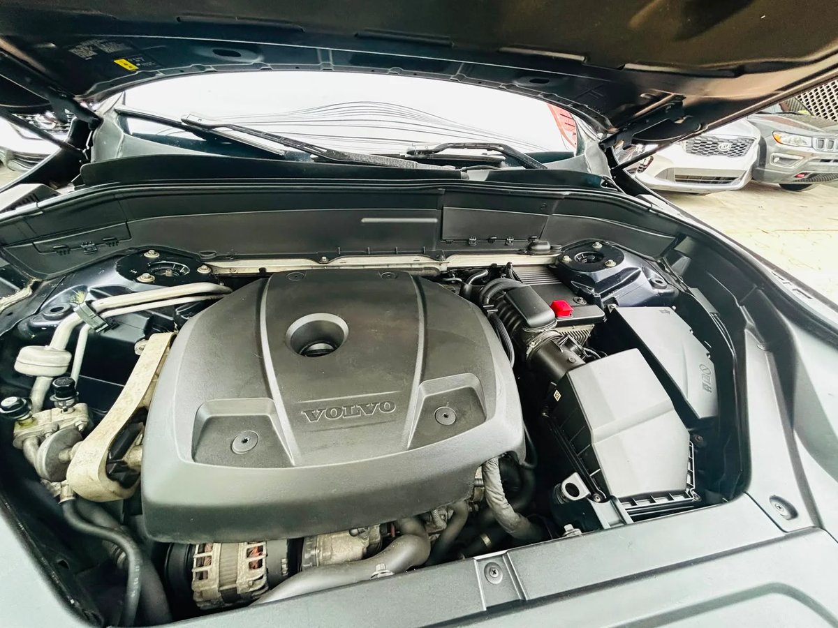Volvo XC90 Momentum T6 2017 - foto 13 de 13
