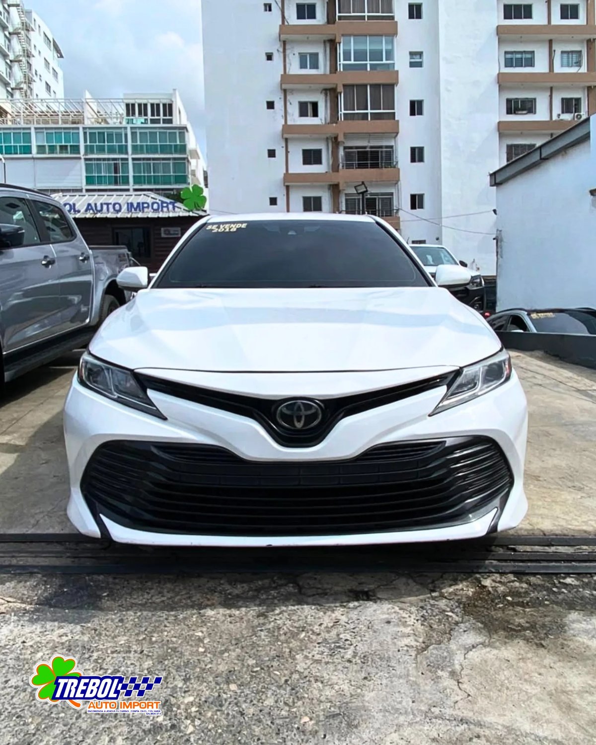 Toyota Camry LE 2018 - foto 2 de 10