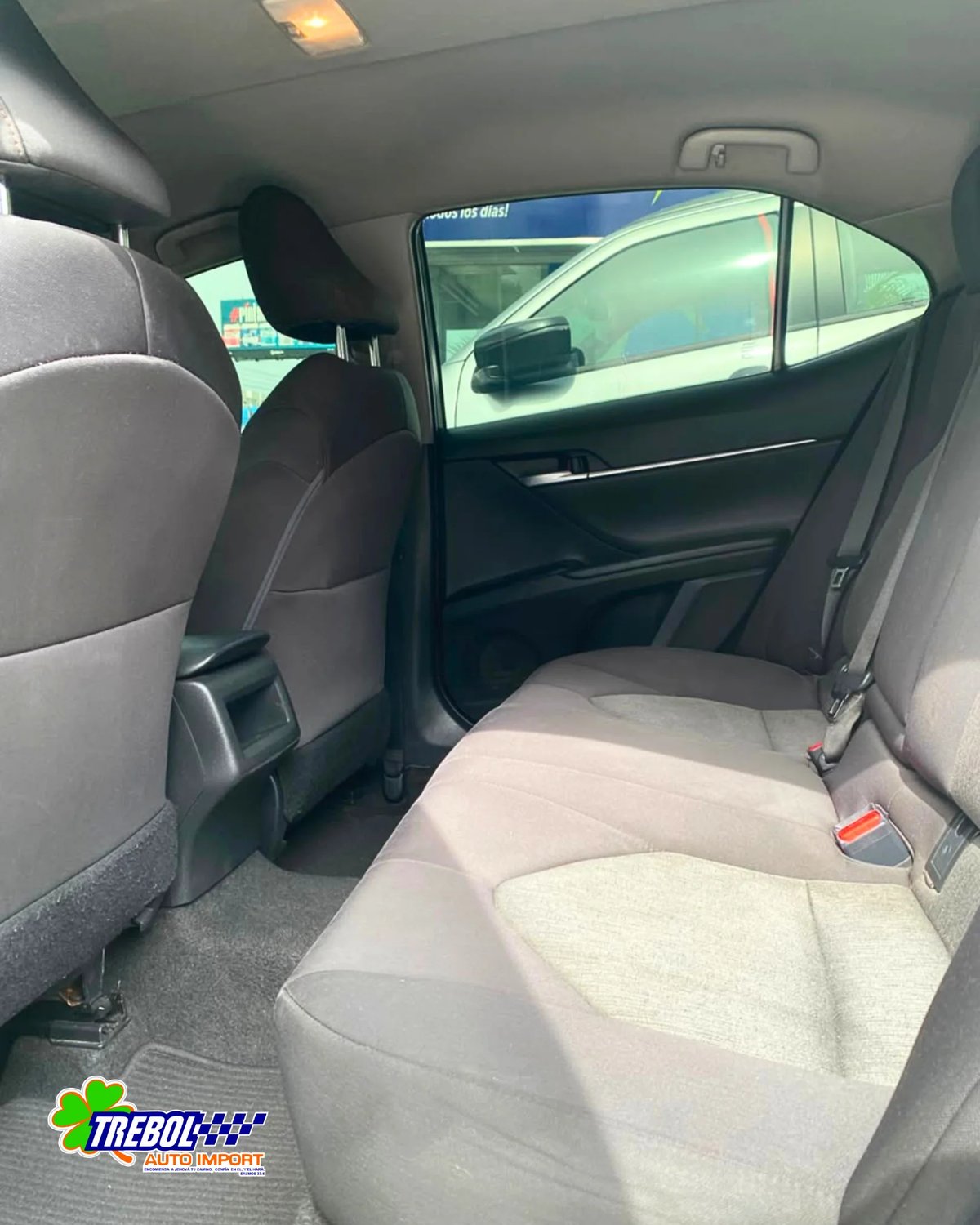 Toyota Camry LE 2018 - foto 10 de 10