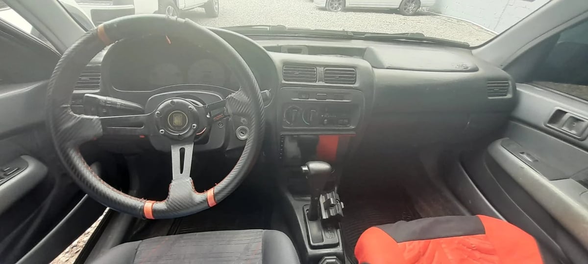 Toyota VITZ 2001 - foto 9 de 9