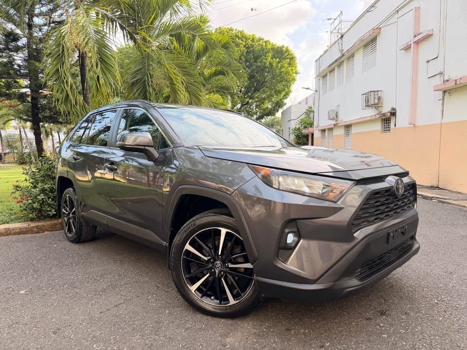 Toyota RAV4 LE 2019 - foto 2 de 9