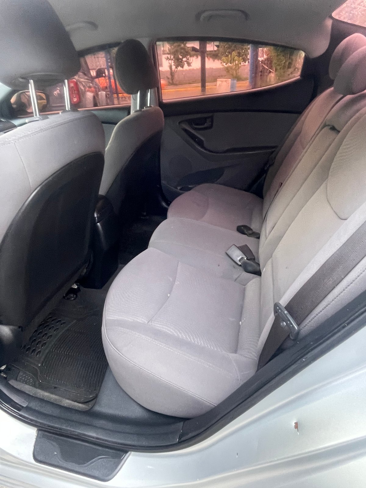 Hyundai Elantra 2015 - foto 4 de 6
