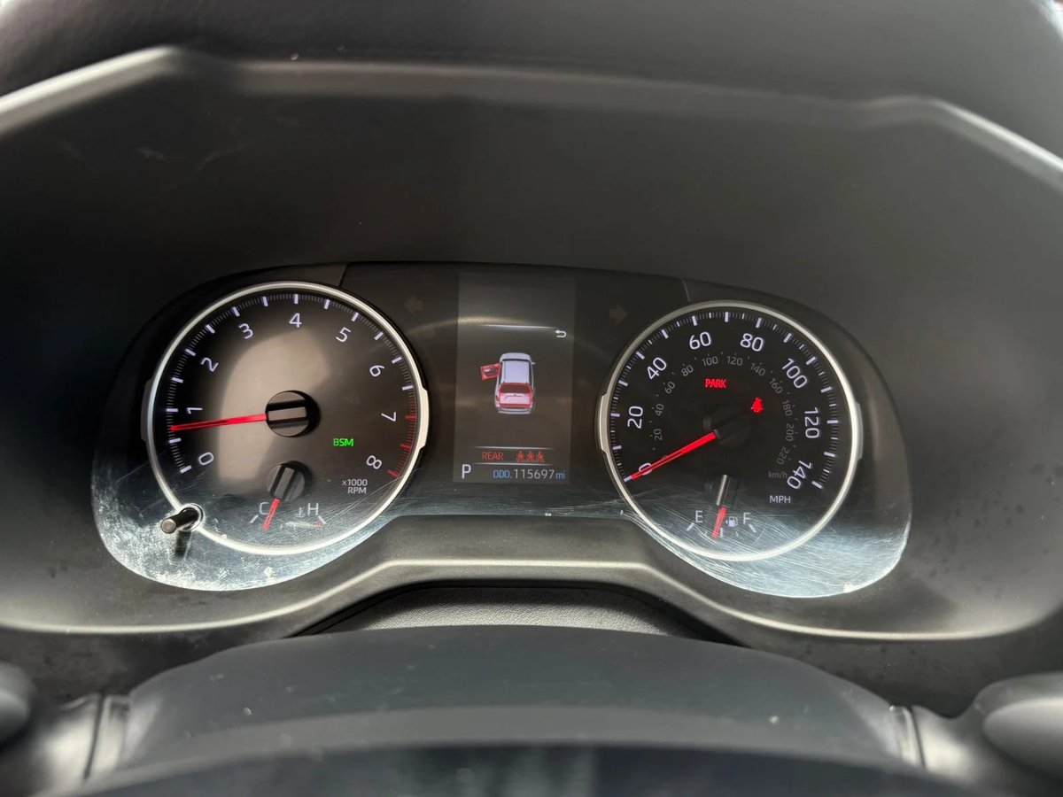 Toyota RAV4 XLE 2021 - foto 7 de 12