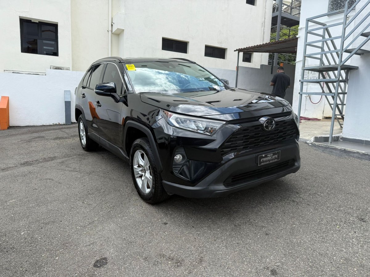 Toyota RAV4 XLE 2021 - foto 3 de 12