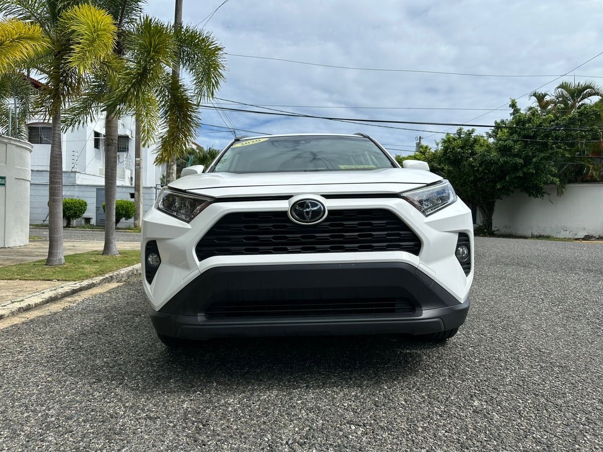 Toyota RAV4 XLE 2020 - foto 3 de 12