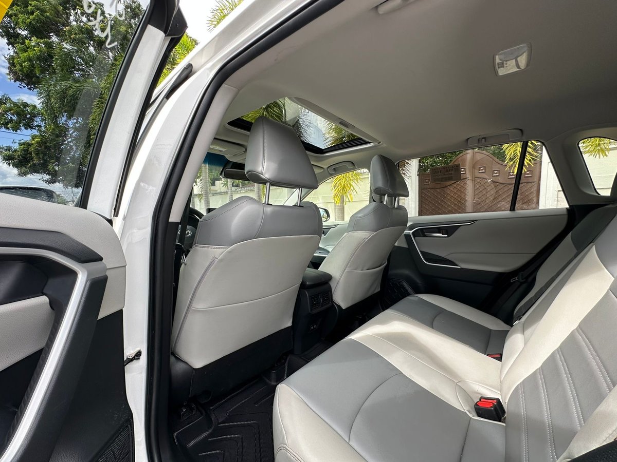 Toyota RAV4 XLE 2020 - foto 11 de 12