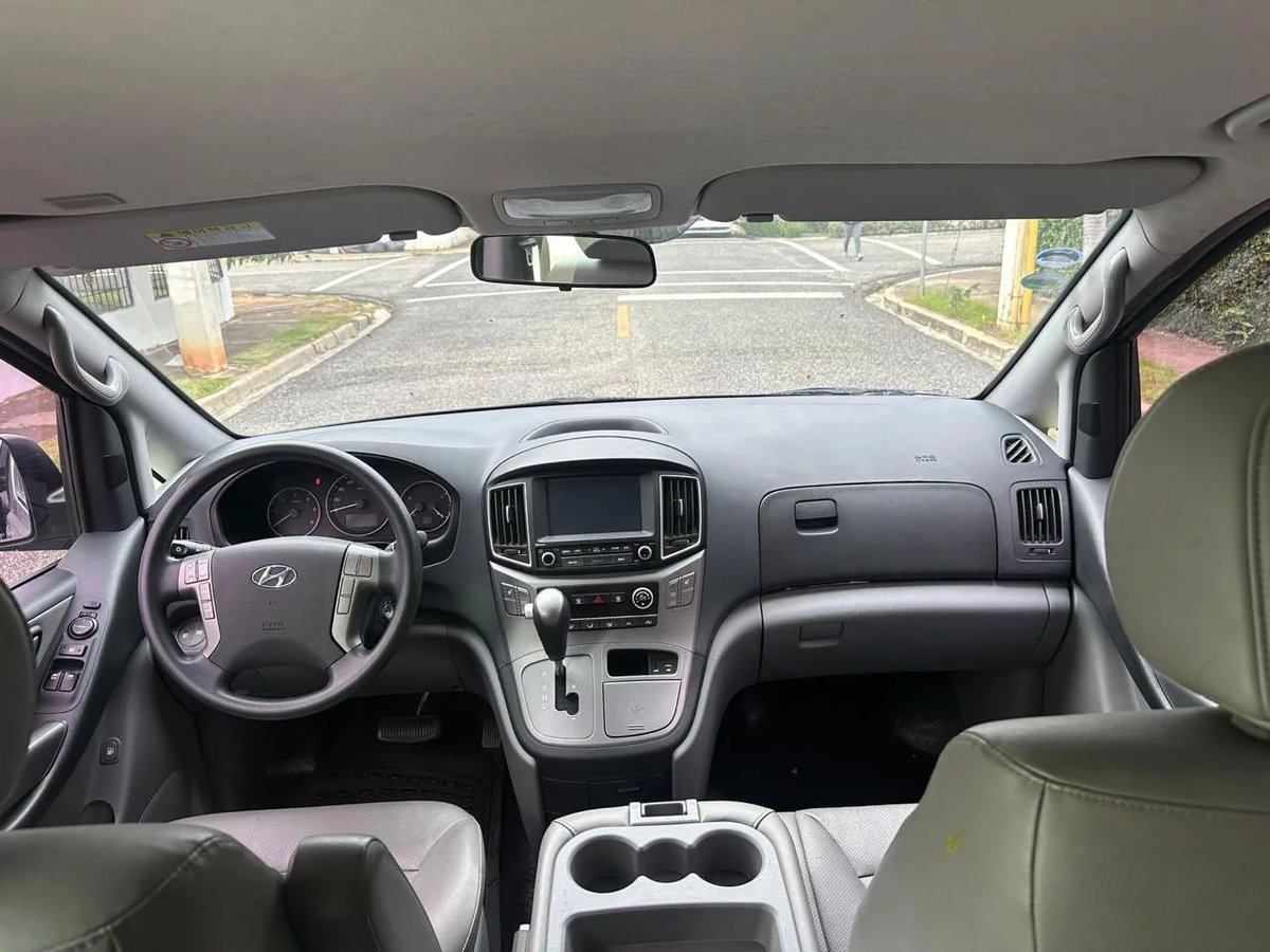 Hyundai Starex H-1 2018 - foto 10 de 14