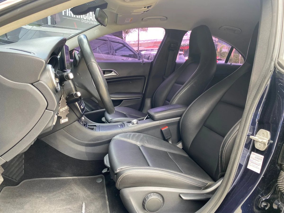 Mercedes Benz CLA 180 2018 - foto 8 de 10