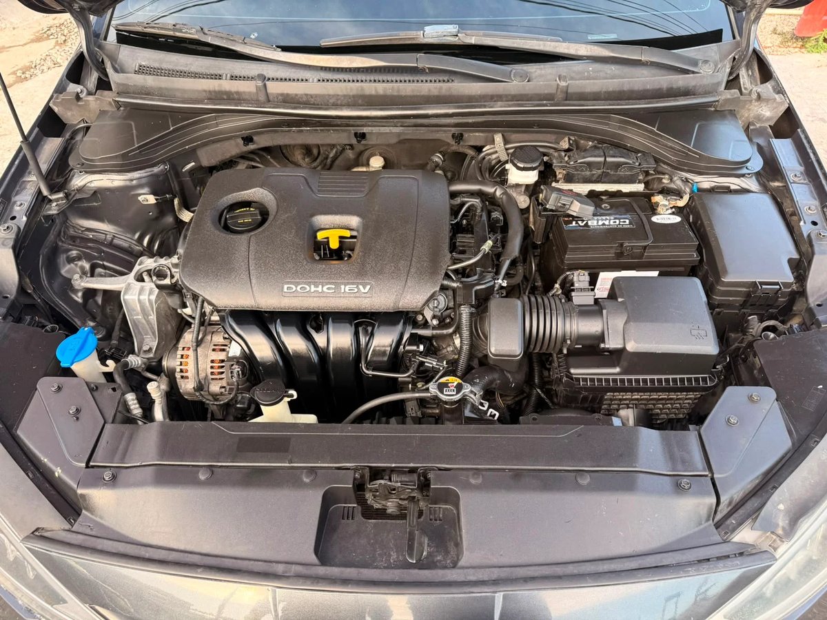 Hyundai Elantra SEL 2020 - foto 8 de 8