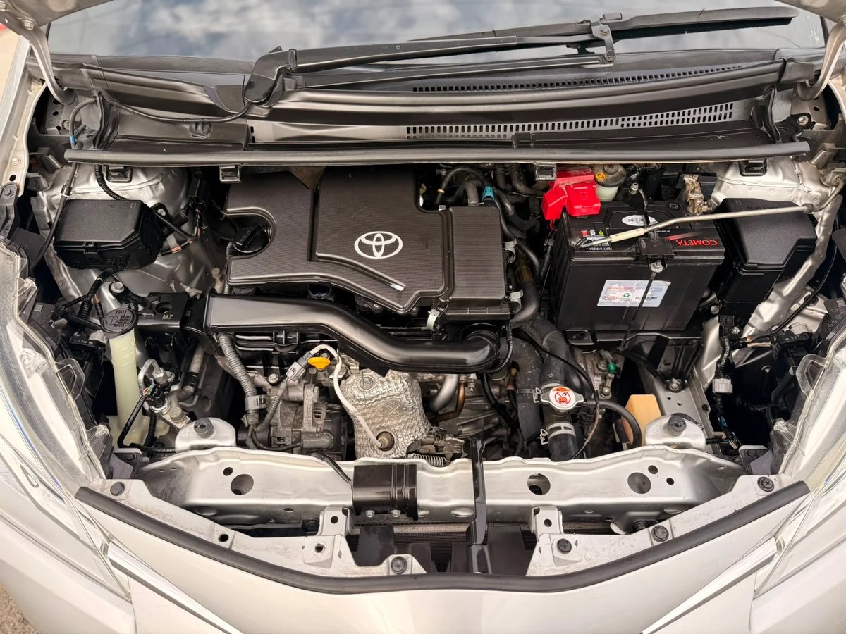 Toyota VITZ 2018 - foto 8 de 8