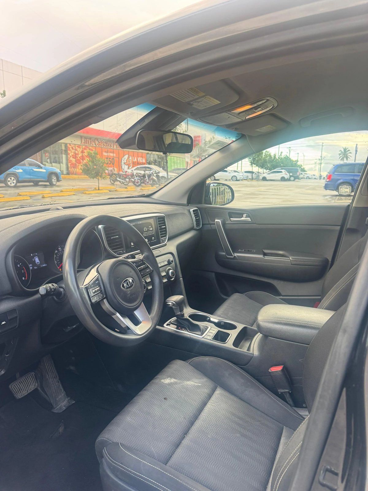 Toyota RAV4 LE 2019 - foto 6 de 12