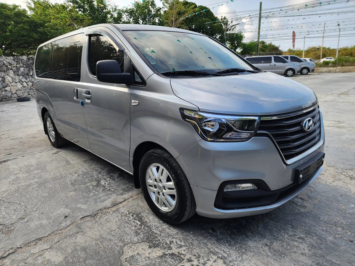 Hyundai Grand Starex Limousine 2020 - foto 2 de 11
