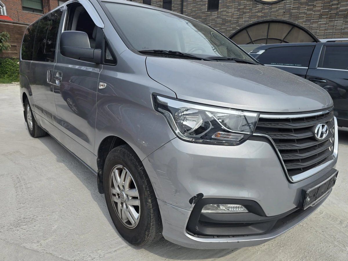 Hyundai Grand Starex Limousine 2021 - foto 2 de 16