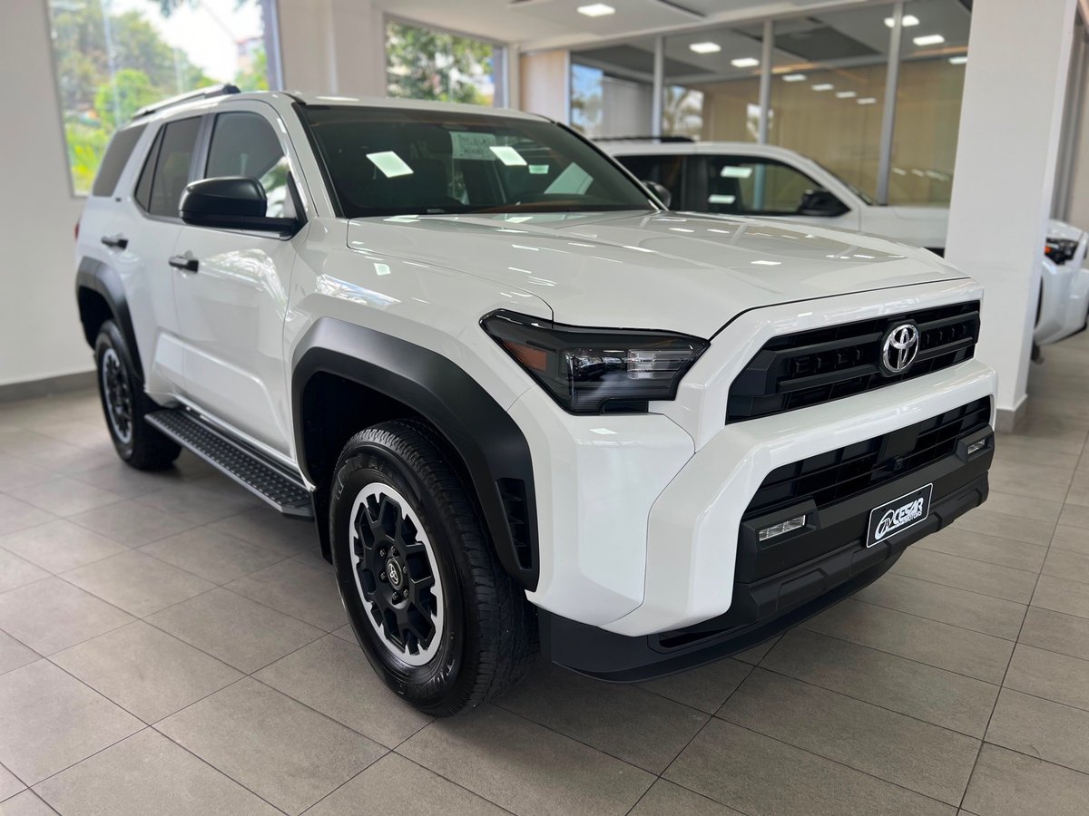 Toyota 4 Runner SR5 2027 - foto 2 de 8