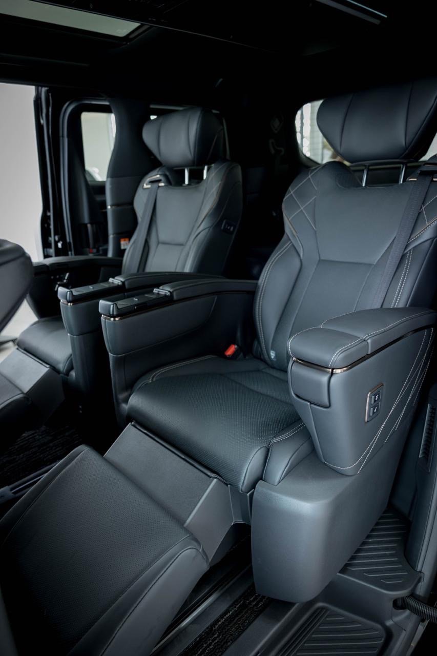 Toyota Alphard Limited Hybrid 2026 - foto 10 de 10