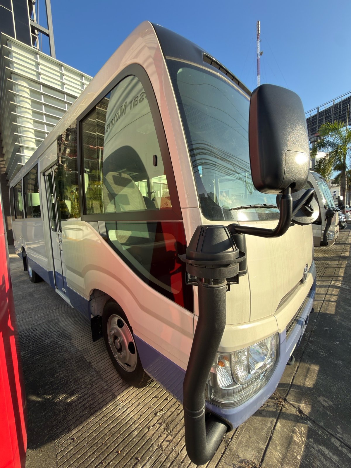 Toyota Coaster 2026 - foto 2 de 7
