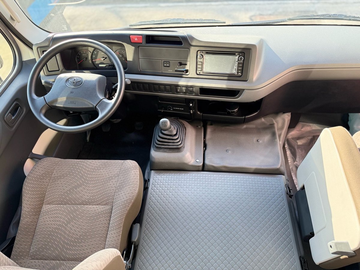 Toyota Coaster 2026 - foto 7 de 7