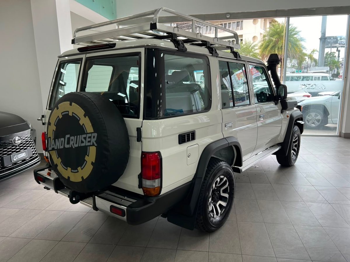 Toyota Land Cruiser LX Serie 70 2027 - foto 2 de 10