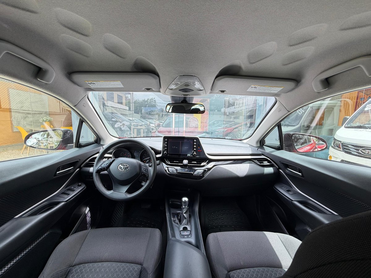 Toyota C-HR LE 2020 - foto 5 de 10