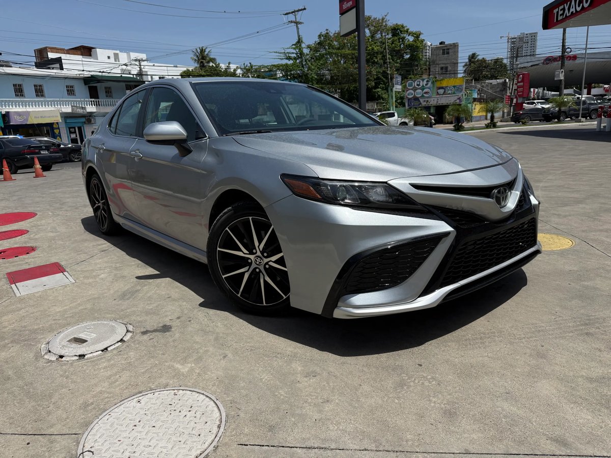 Toyota Camry SE 2021 - foto 2 de 11