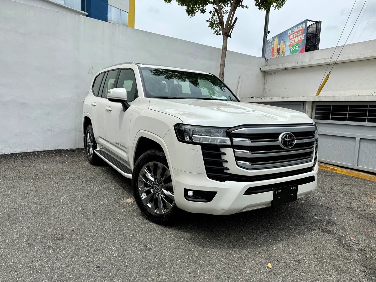 Toyota Land Cruiser 300 GXR 2025 - foto 2 de 12