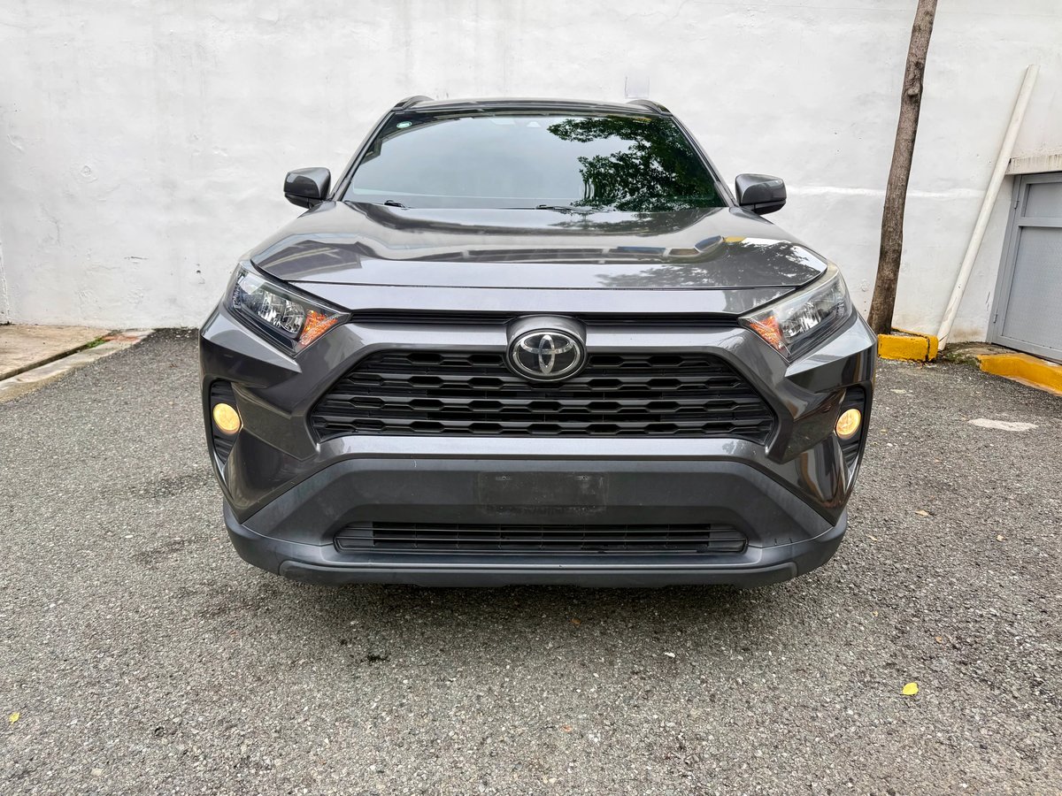 Toyota RAV4 LE 2019 - foto 2 de 10