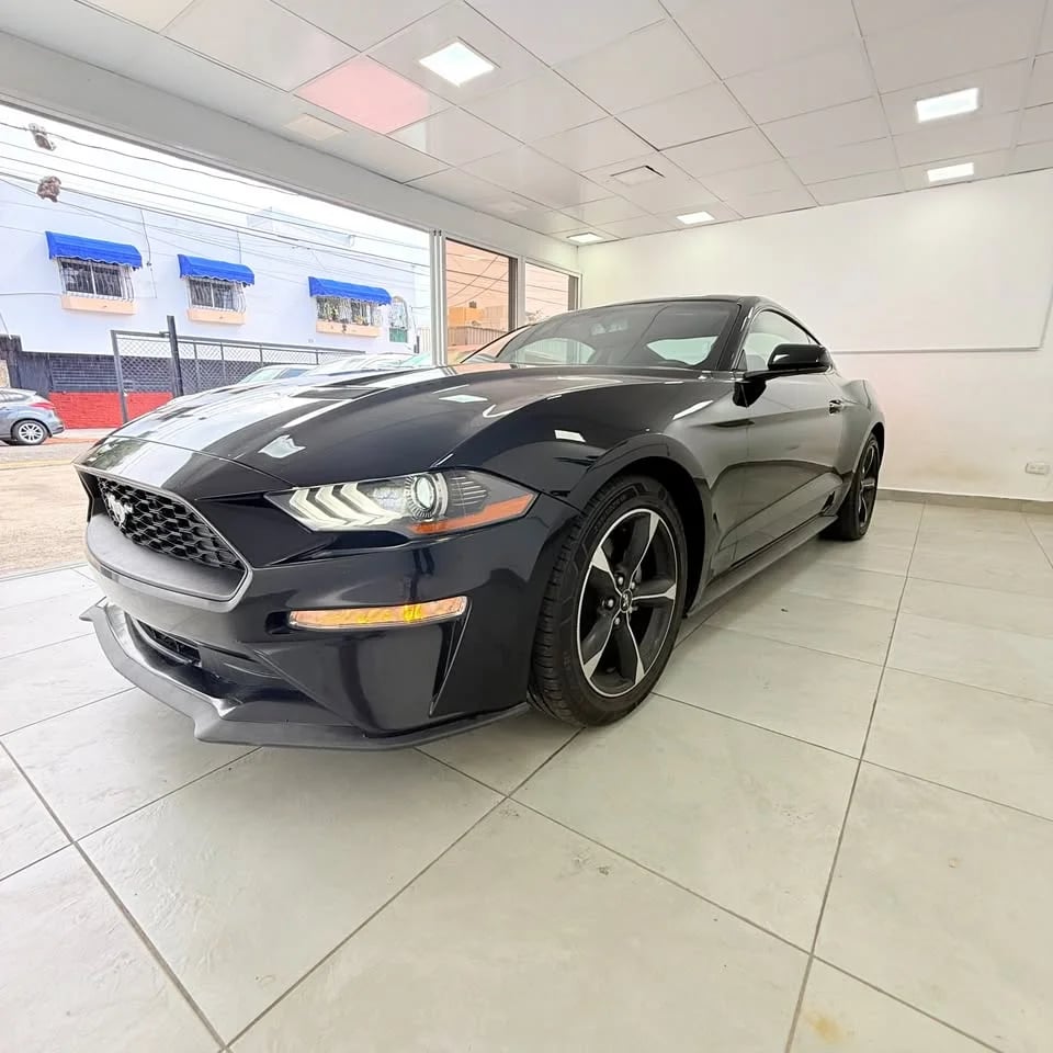 Ford Mustang I4 Coupe 2019 - foto 2 de 10