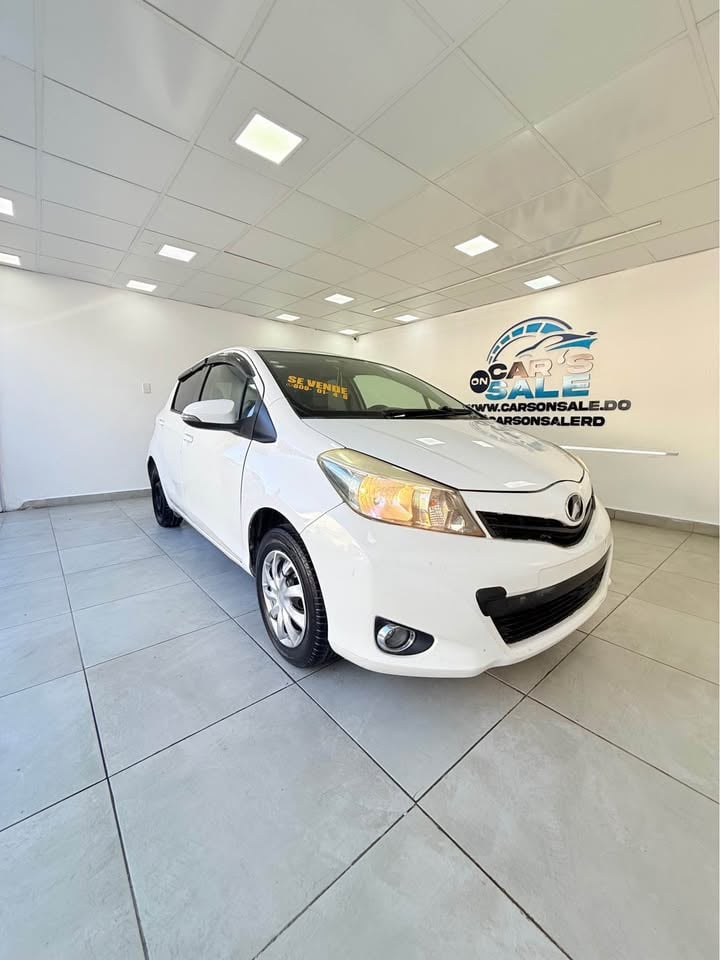 Toyota VITZ GR Sport 2012 - foto 2 de 10