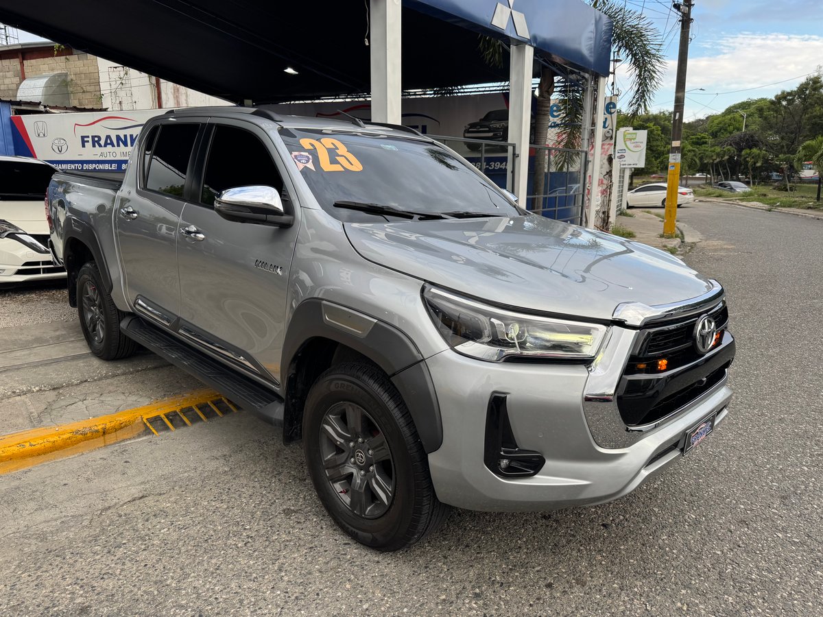 Toyota Hilux SRV 2023 - foto 2 de 10