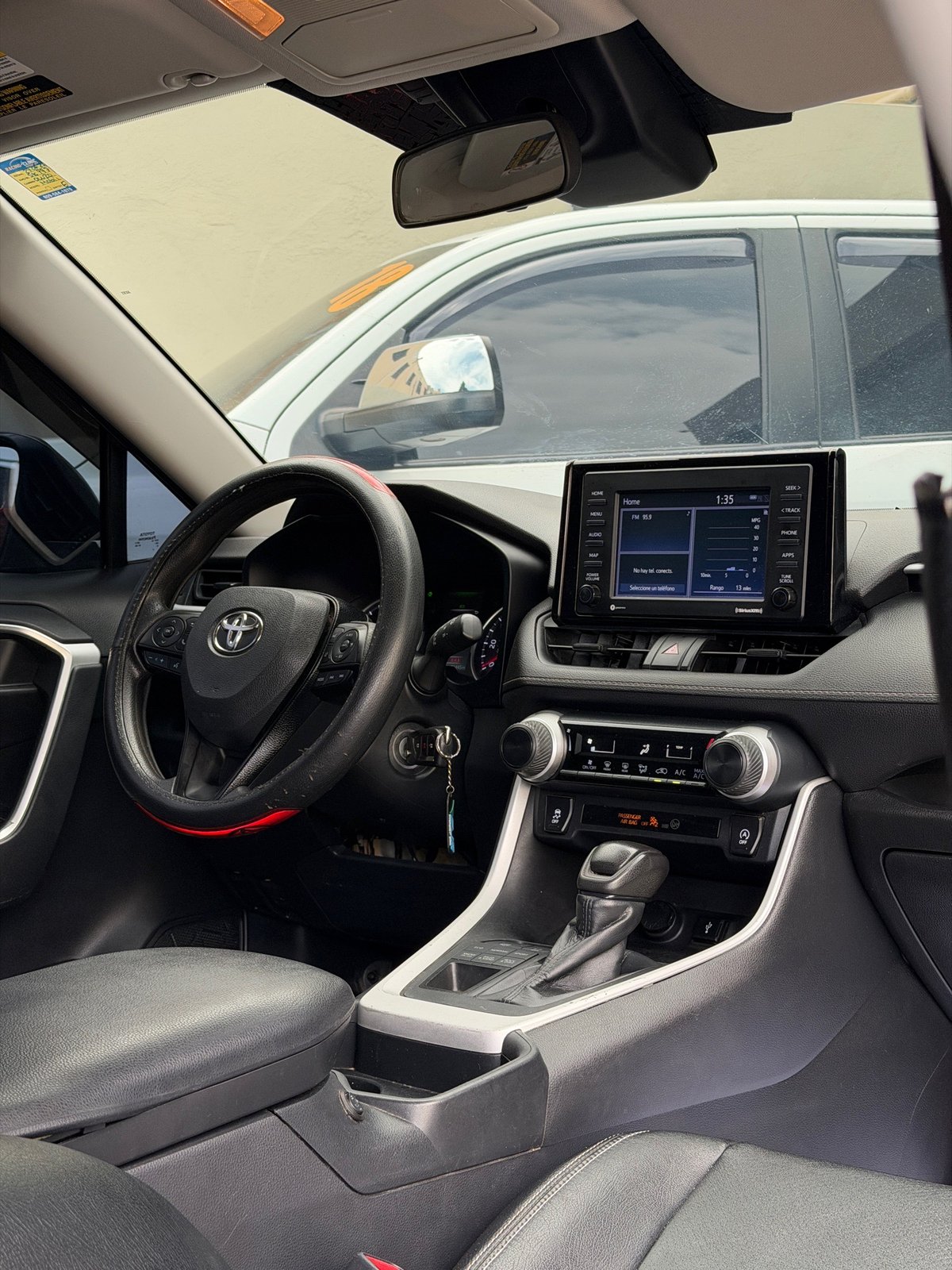 Toyota RAV4 LE 2021 - foto 8 de 8