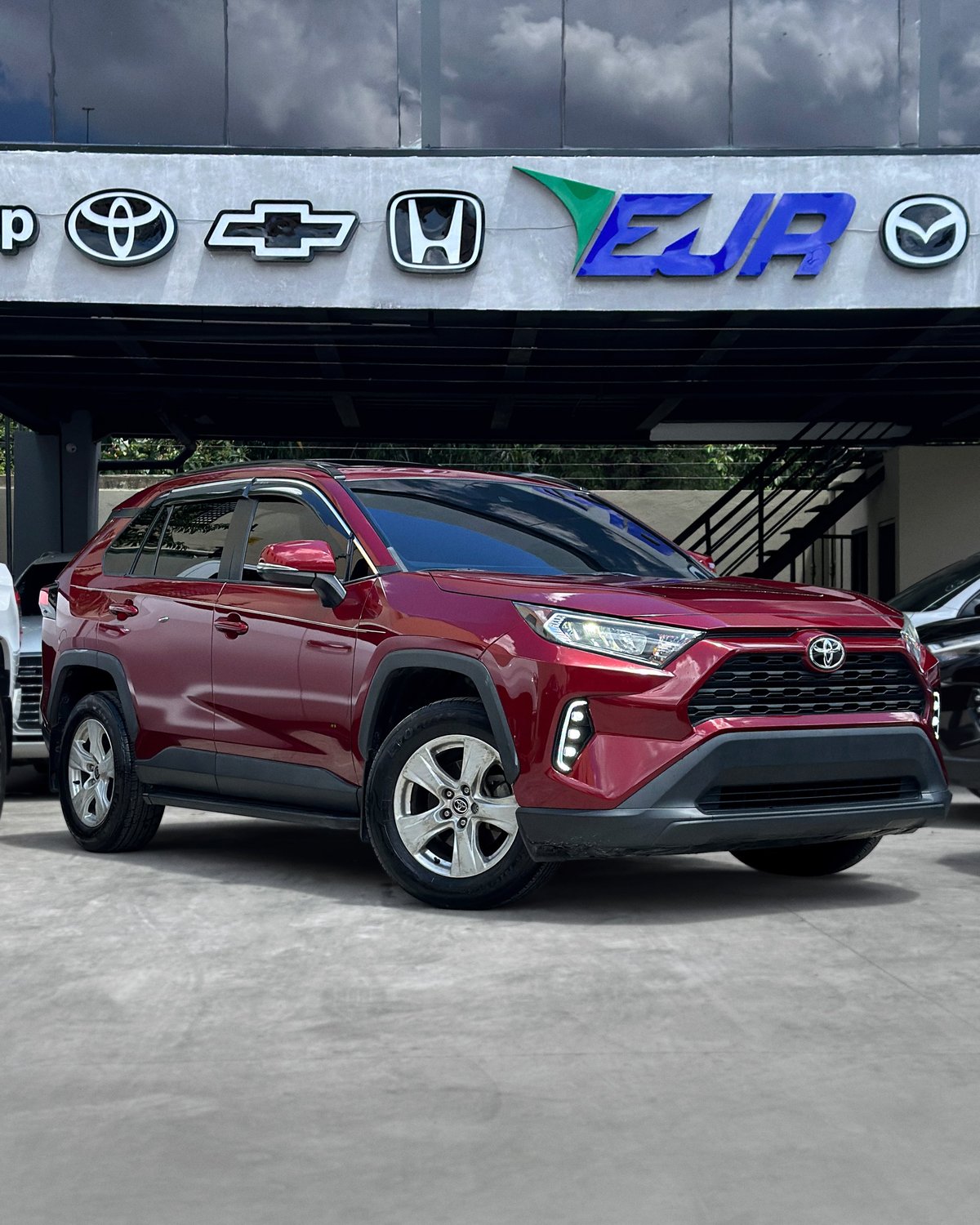 Toyota RAV4 XLE 2021 - foto 2 de 7