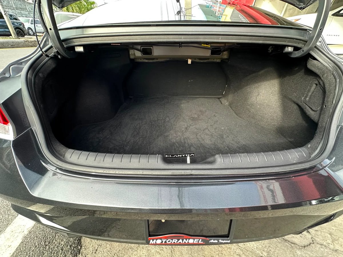 Hyundai Elantra SEL 2021 - foto 12 de 12