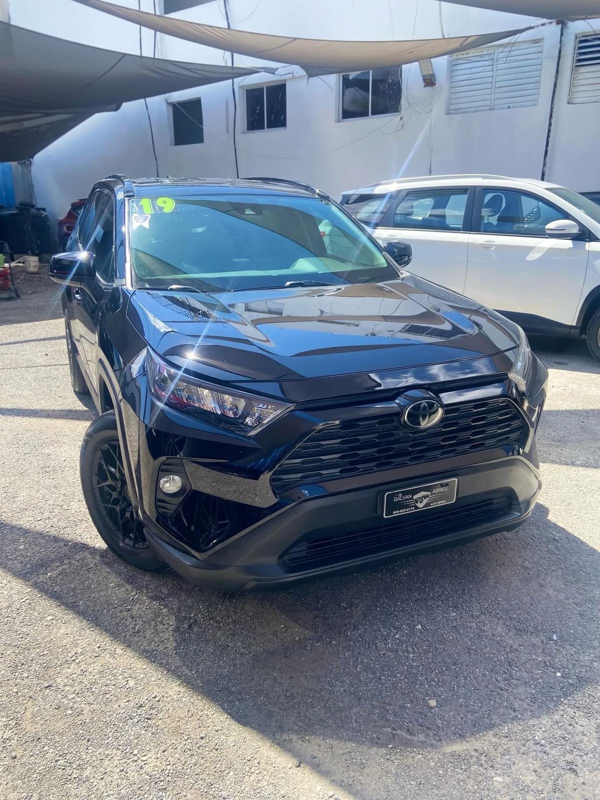 Toyota RAV4 LE 2019 - foto 2 de 9
