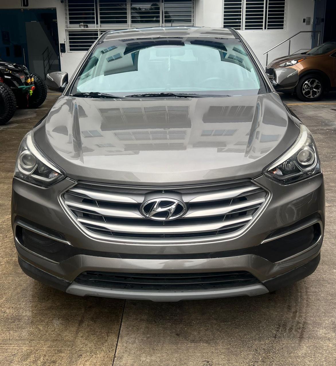Hyundai Santa Fe SE 2018 - foto 2 de 9