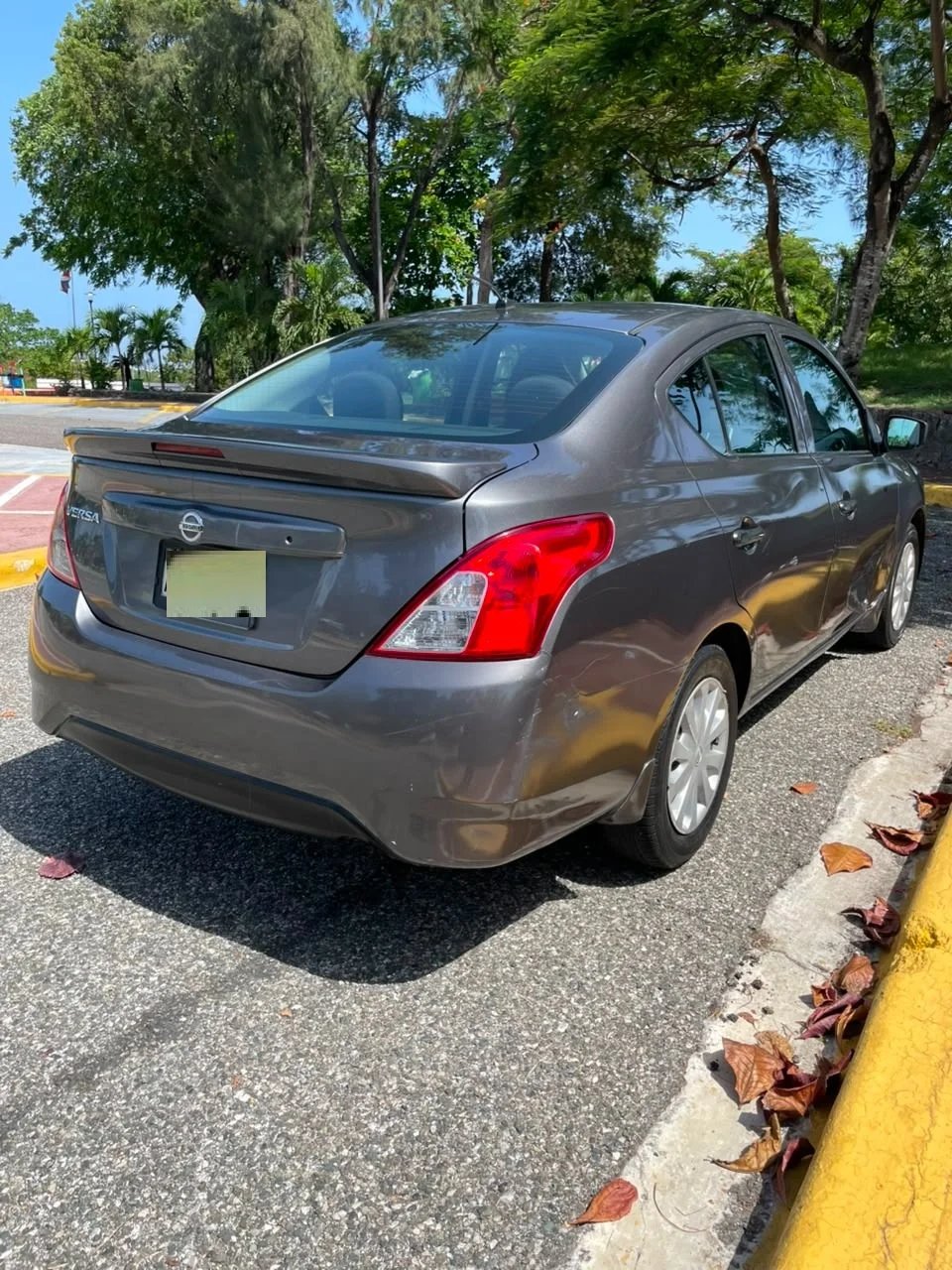 Nissan Versa S Plus 2018 - foto 2 de 15