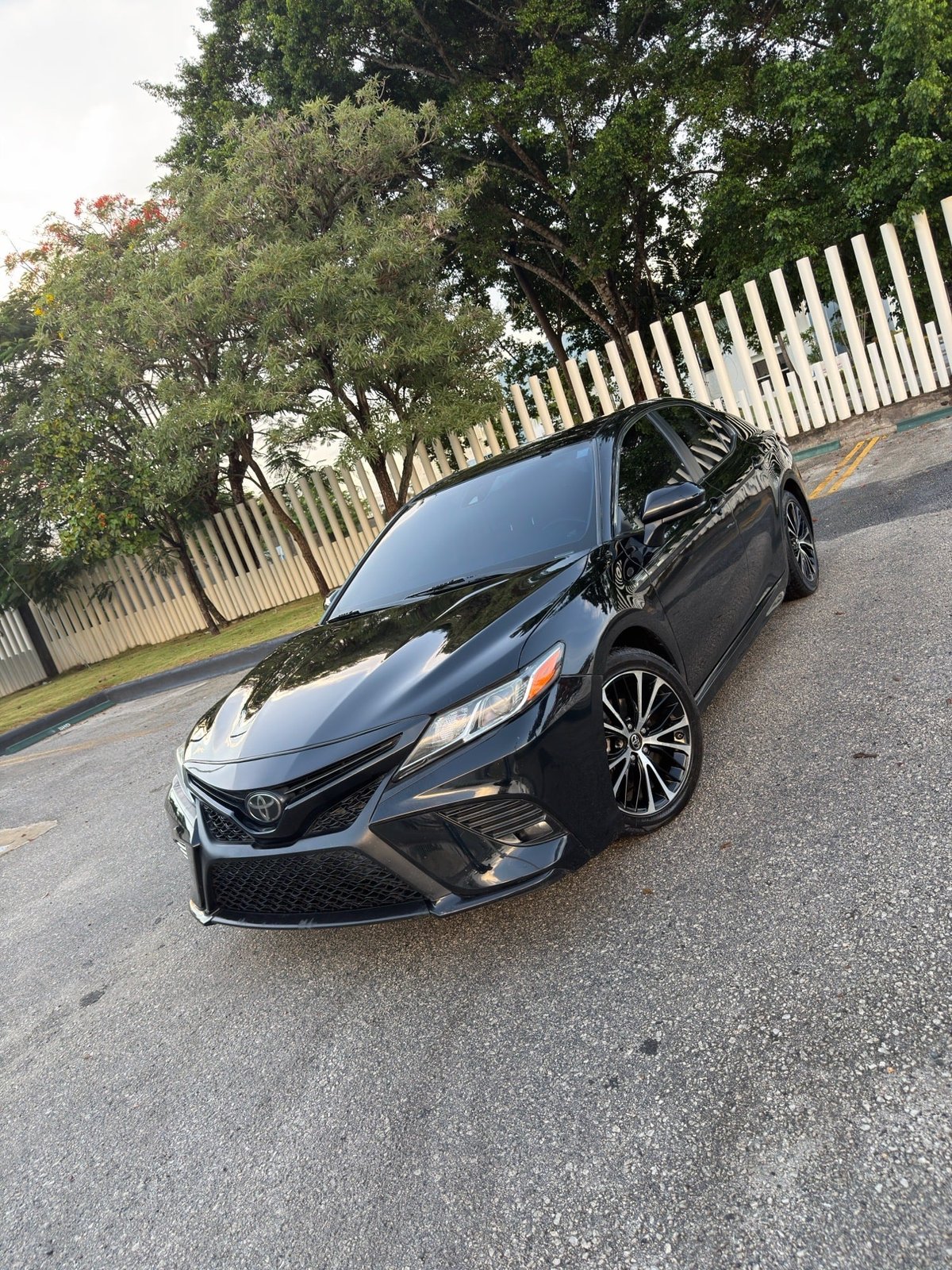 Toyota Camry SE 2018 en venta - vista principal