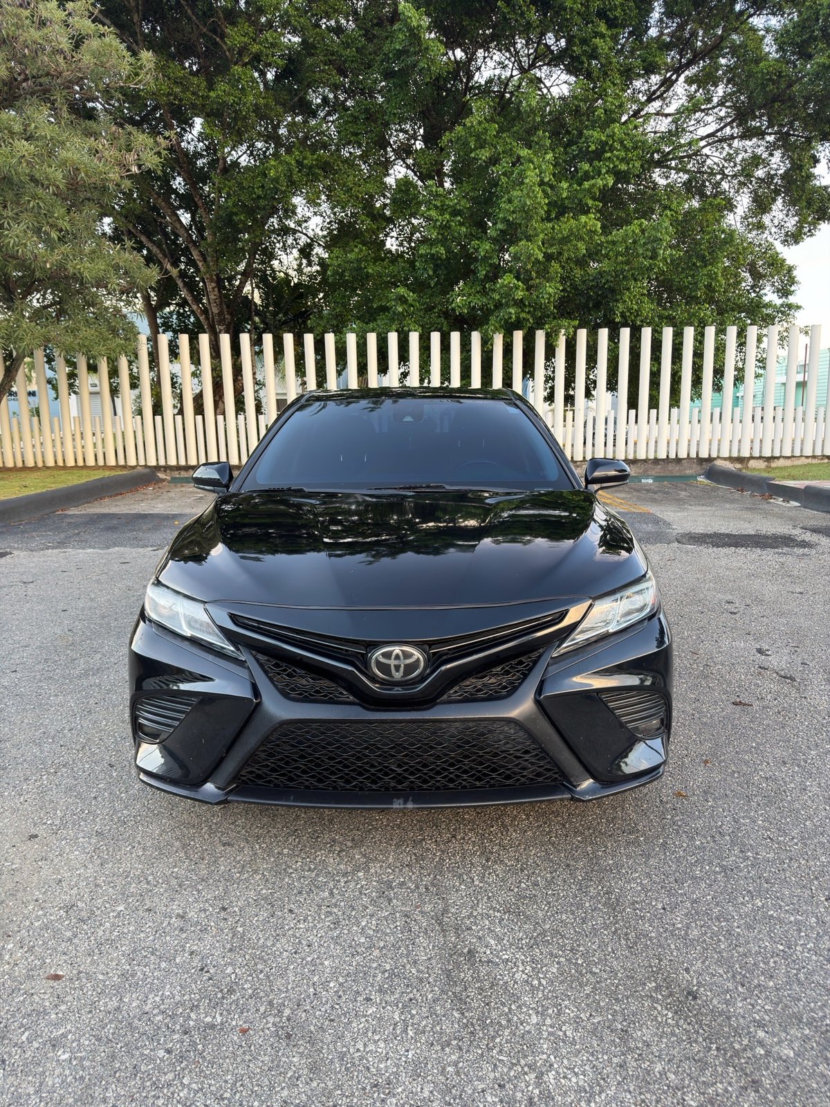 Toyota Camry SE 2018 - foto 2 de 7