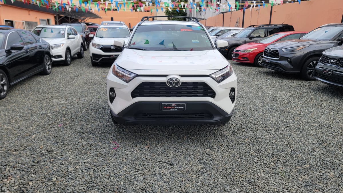 Toyota RAV4 XLE 2023 - foto 2 de 11