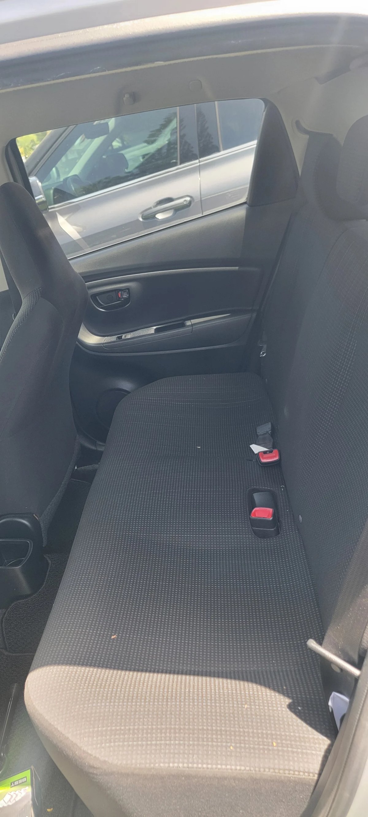 Toyota VITZ 2019 - foto 9 de 9