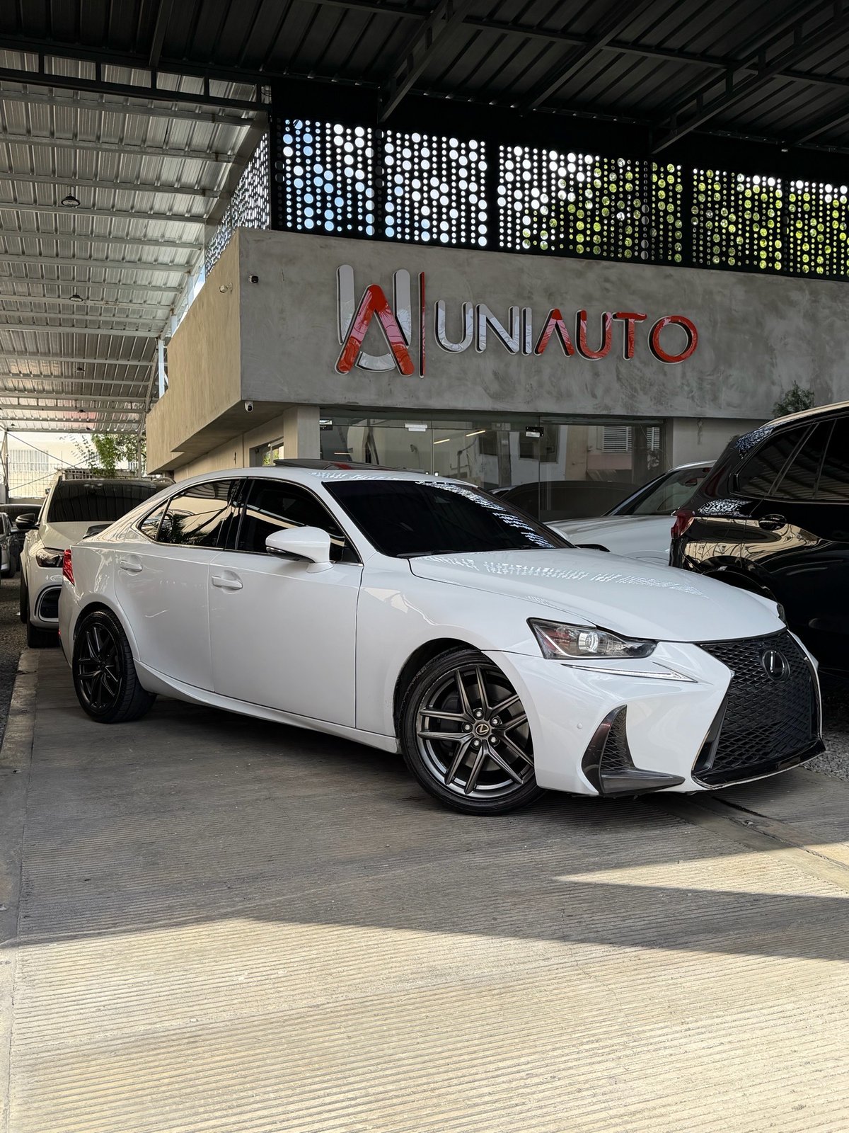 Lexus IS 300 2020 - foto 2 de 9